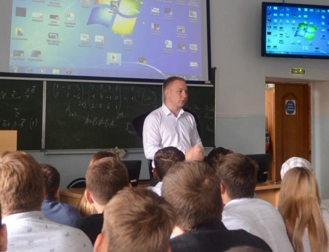 First-year students met with faculty activists