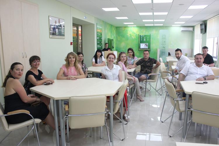 Accounting and Finance Faculty gathered graduates of different years Graduates visited their home university, walked around the premises and looked at the new building.