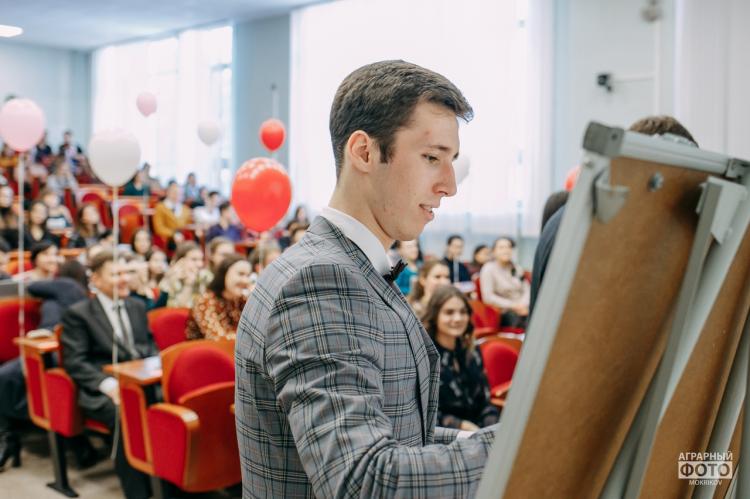 "Cupid Shot" pierced the hearts of agrarian university students 