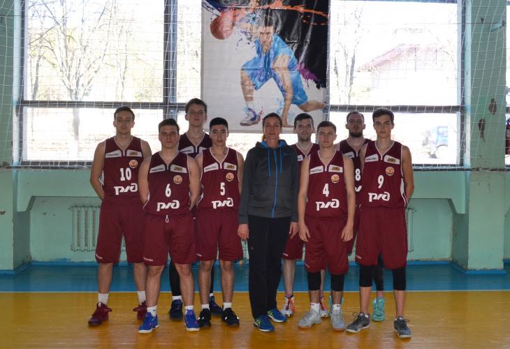 Victory in the first round of the basketball championship